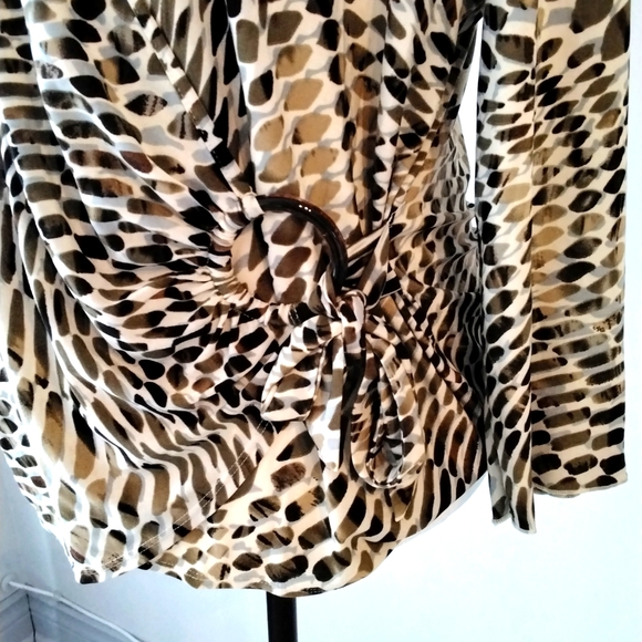 Wrap around animal print top, size XL - Picture 3 of 11
